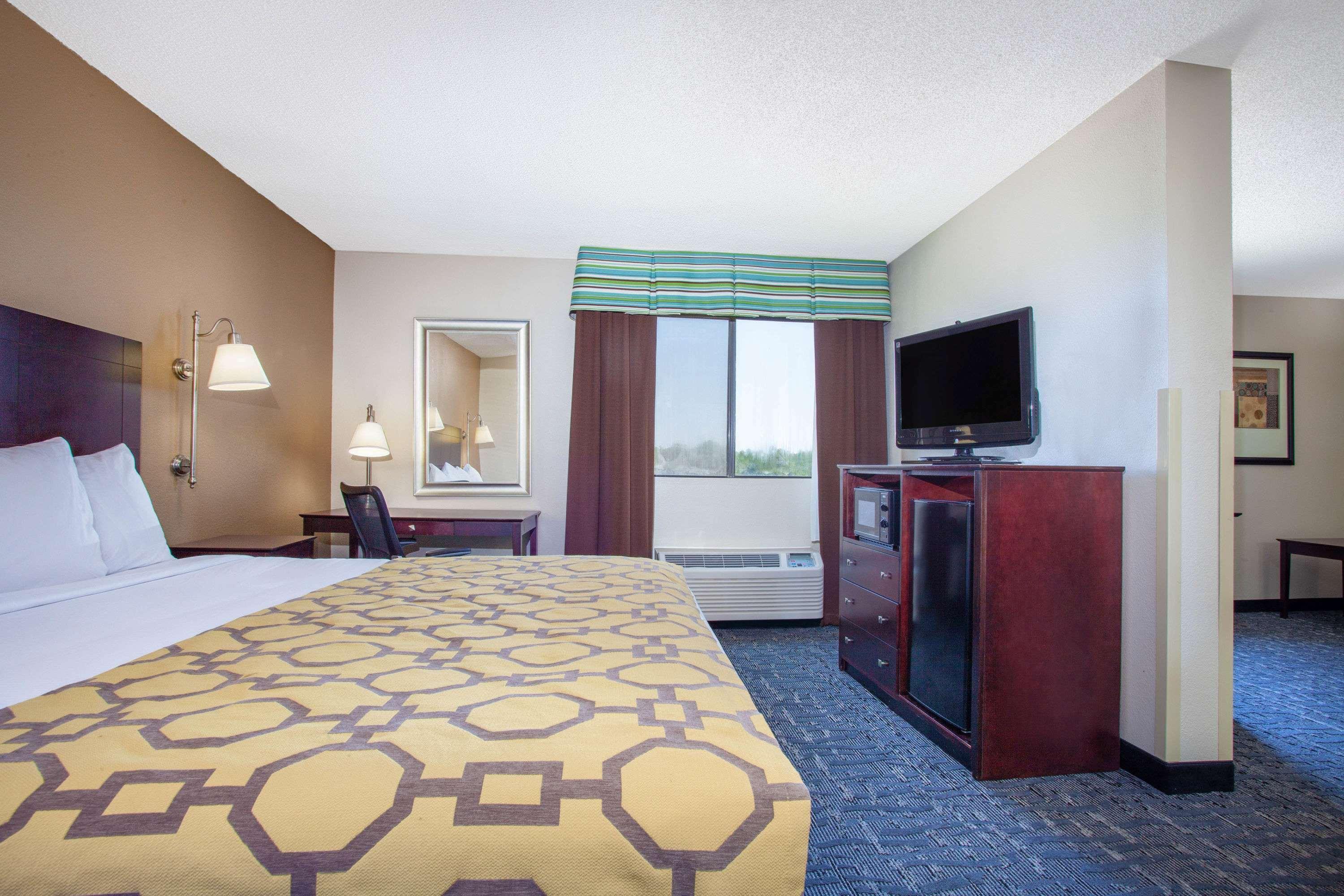 Hotel Baymont By Wyndham Saraland Exterior foto